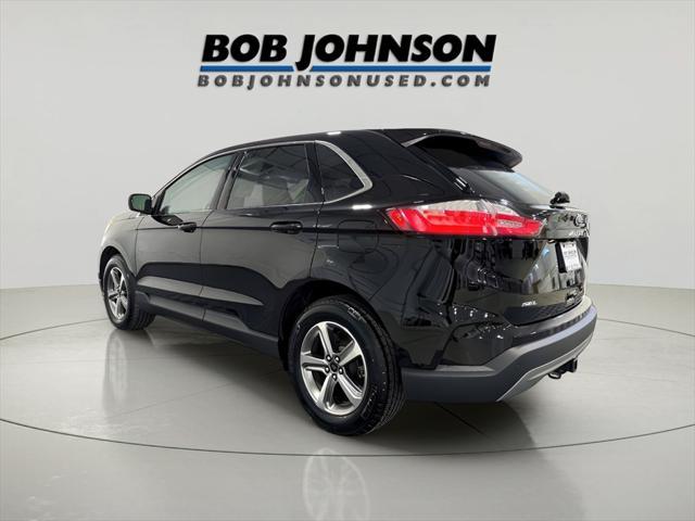 Photo of 2024 Black Metallic Ford Edge