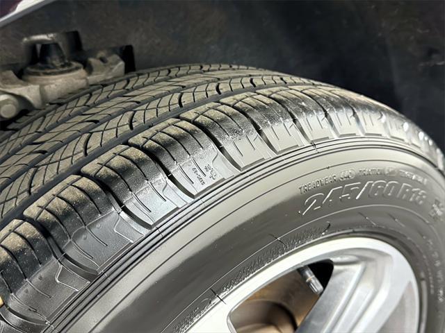 Photo of 2024 Black Metallic Ford Edge