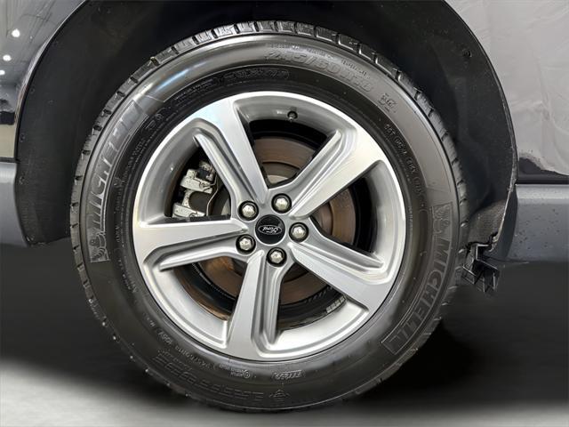 Photo of 2024 Black Metallic Ford Edge