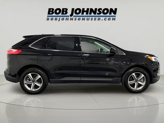 Photo of 2024 Black Metallic Ford Edge