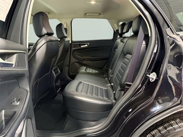 Photo of 2024 Black Metallic Ford Edge