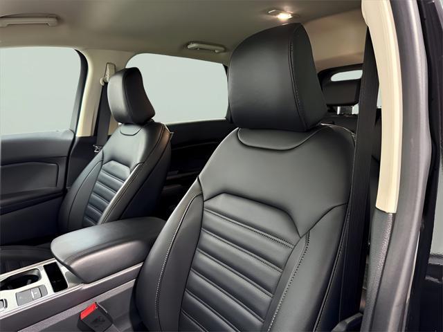 Photo of 2024 Black Metallic Ford Edge