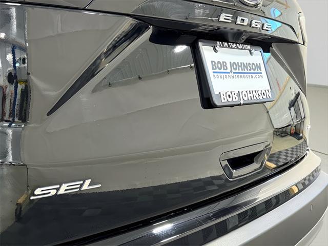 Photo of 2024 Black Metallic Ford Edge
