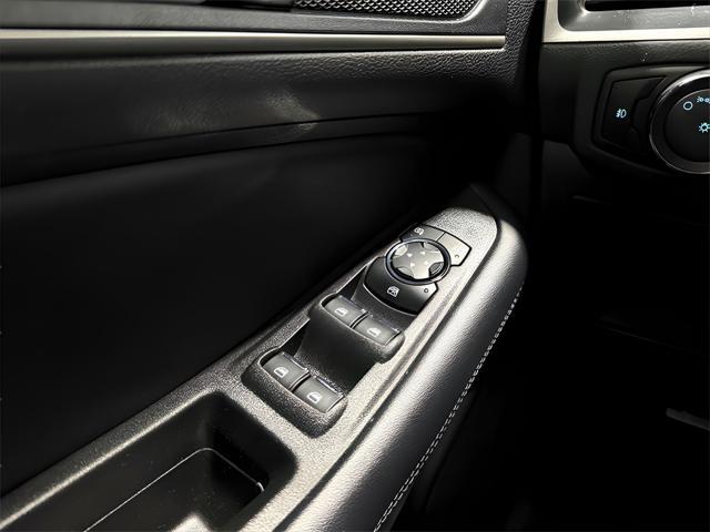 Photo of 2024 Black Metallic Ford Edge