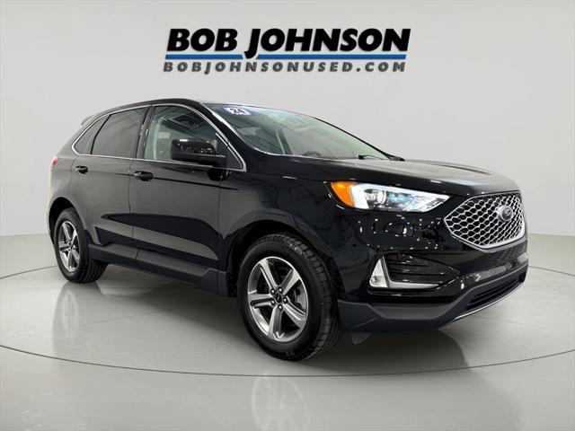 Photo of 2024 Black Metallic Ford Edge