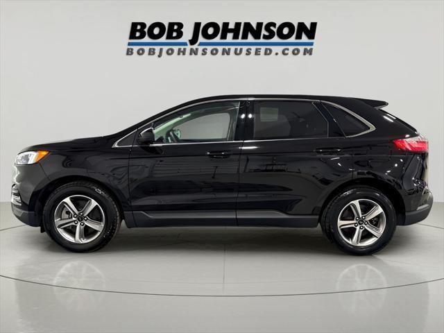 Photo of 2024 Black Metallic Ford Edge