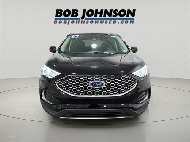 Photo of 2024 Black Metallic Ford Edge