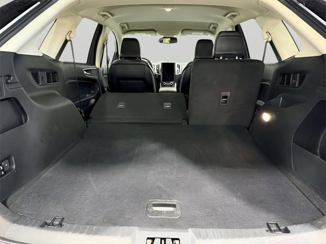 Photo of 2024 Black Metallic Ford Edge