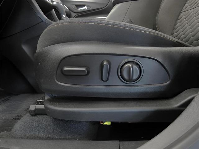 Photo of 2018 Summit White Chevrolet Equinox