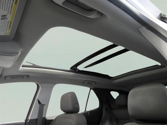 Photo of 2018 Summit White Chevrolet Equinox