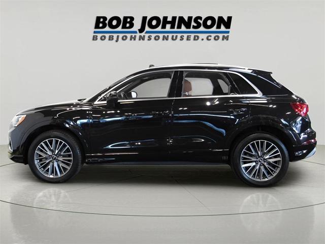 Photo of 2022 Mythos Black Metallic Audi Q3