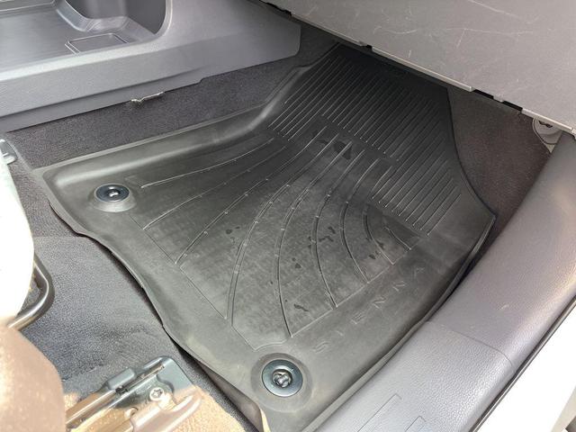 Photo of 2022 Predawn Gray Mica Toyota Sienna
