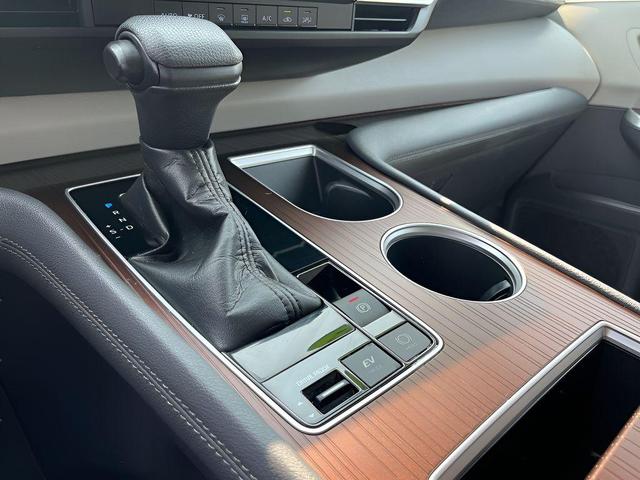 Photo of 2022 Predawn Gray Mica Toyota Sienna