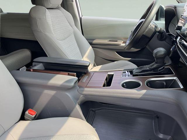 Photo of 2022 Predawn Gray Mica Toyota Sienna