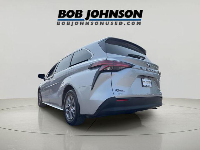 Photo of 2022 Predawn Gray Mica Toyota Sienna