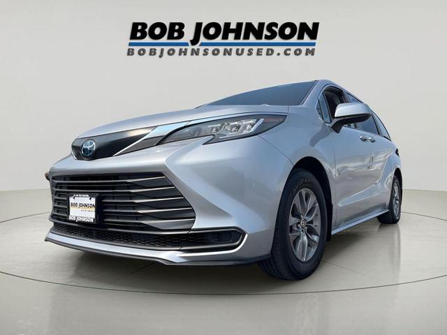 Photo of 2022 Predawn Gray Mica Toyota Sienna