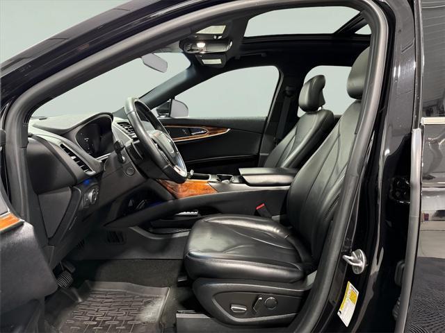Photo of 2019 Infinite Black Metallic Lincoln Nautilus