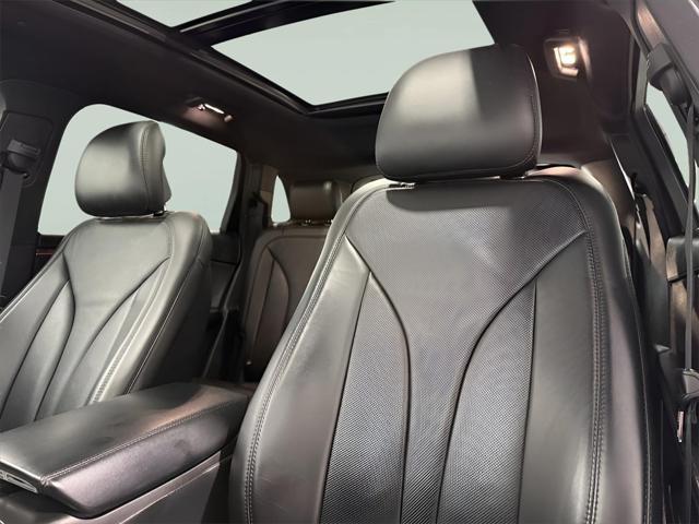 Photo of 2019 Infinite Black Metallic Lincoln Nautilus