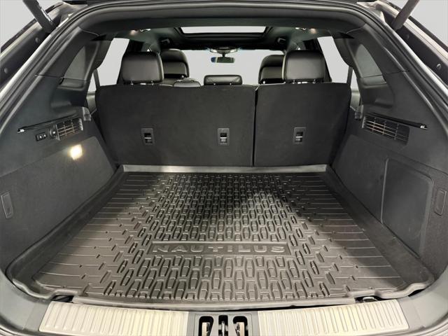 Photo of 2019 Infinite Black Metallic Lincoln Nautilus