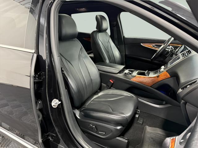 Photo of 2019 Infinite Black Metallic Lincoln Nautilus