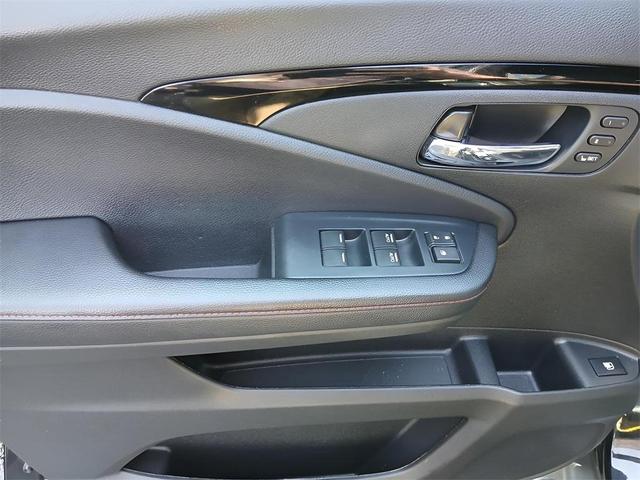 Photo of 2023 Crystal Black Pearl Honda Ridgeline