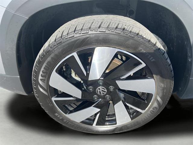 Photo of 2023 Pyrite Silver Metallic Volkswagen Taos