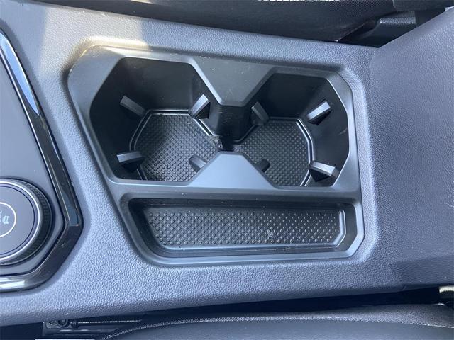 Photo of 2023 Pyrite Silver Metallic Volkswagen Taos