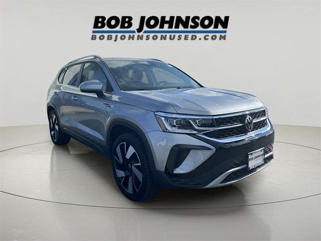 Photo of 2023 Pyrite Silver Metallic Volkswagen Taos