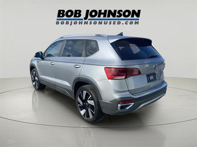 Photo of 2023 Pyrite Silver Metallic Volkswagen Taos