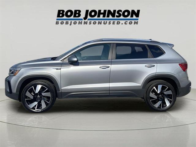 Photo of 2023 Pyrite Silver Metallic Volkswagen Taos