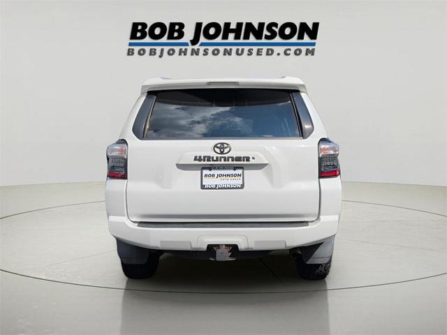Photo of 2017 Super White Toyota 4Runner