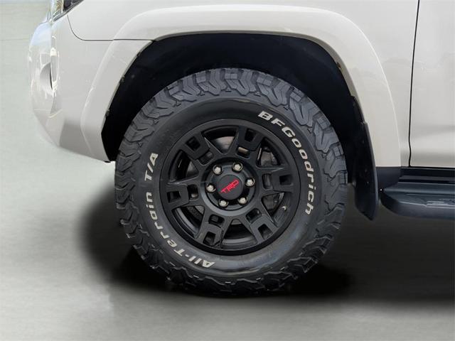 Photo of 2017 Super White Toyota 4Runner