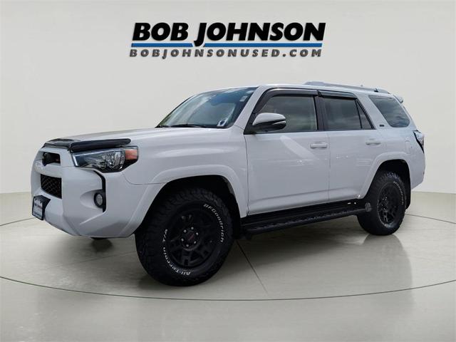 Photo of 2017 Super White Toyota 4Runner