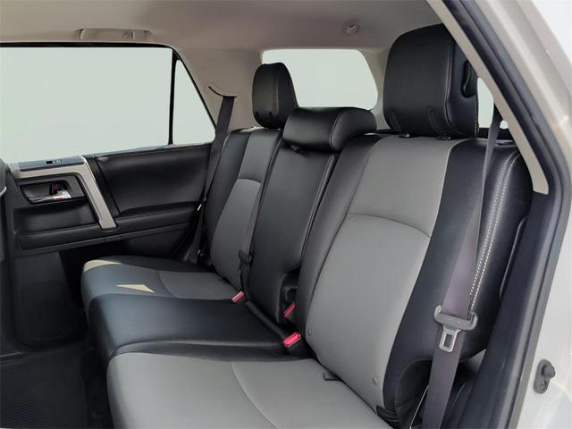 Photo of 2017 Super White Toyota 4Runner
