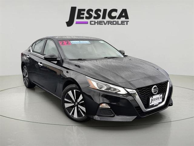 Photo of 2022 Super Black Clearcoat Nissan Altima