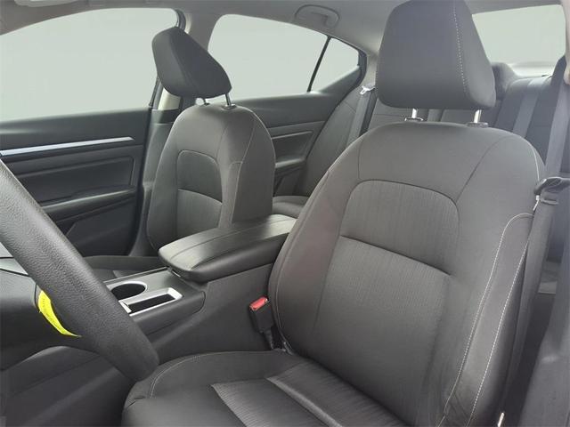 Photo of 2022 Super Black Clearcoat Nissan Altima