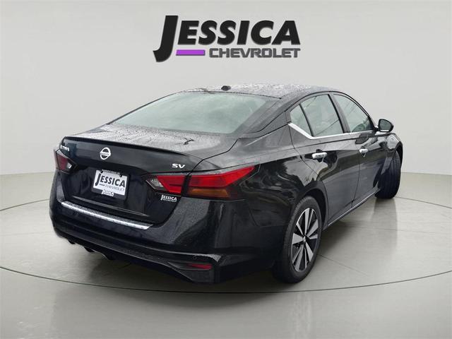 Photo of 2022 Super Black Clearcoat Nissan Altima
