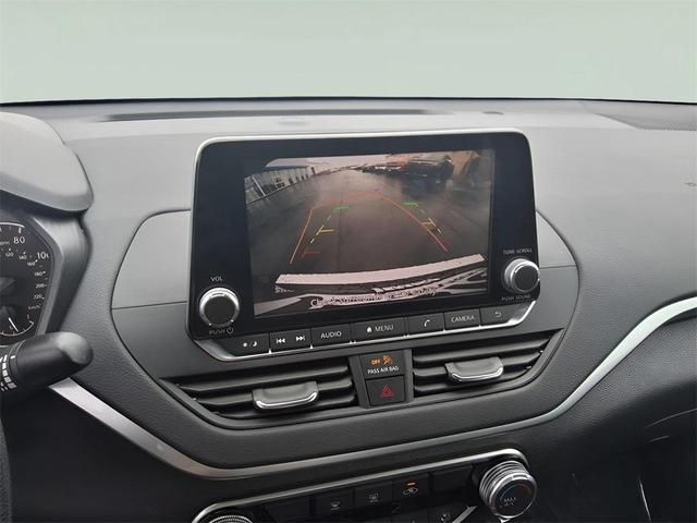 Photo of 2022 Super Black Clearcoat Nissan Altima