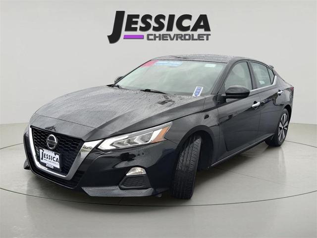 Photo of 2022 Super Black Clearcoat Nissan Altima