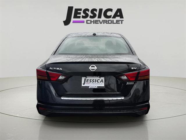 Photo of 2022 Super Black Clearcoat Nissan Altima