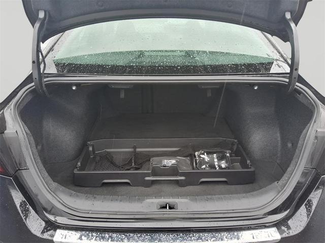 Photo of 2022 Super Black Clearcoat Nissan Altima