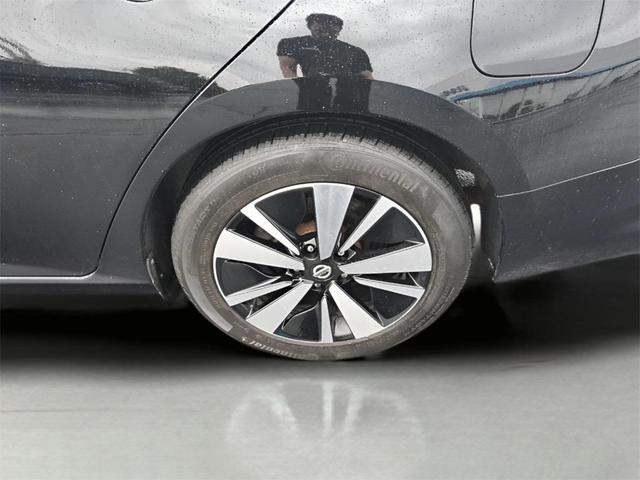 Photo of 2022 Super Black Clearcoat Nissan Altima