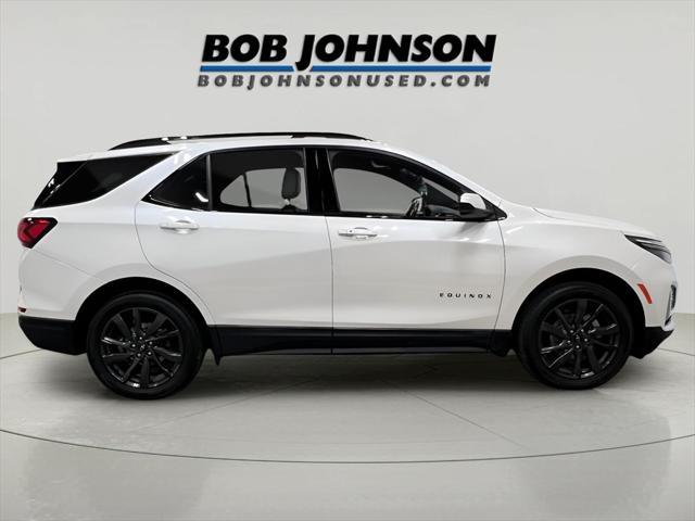 Photo of 2022 Iridescent Pearl Tricoat Chevrolet Equinox