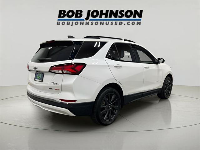 Photo of 2022 Iridescent Pearl Tricoat Chevrolet Equinox
