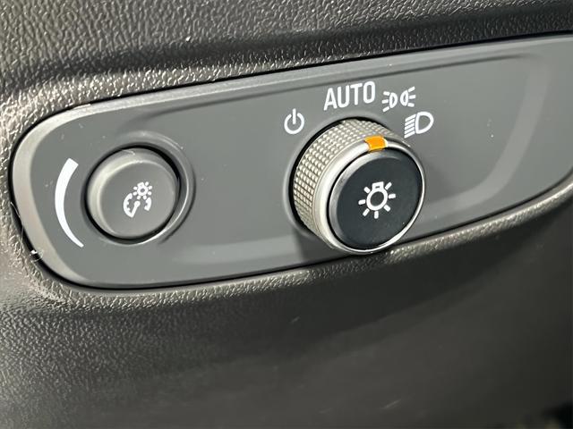 Photo of 2022 Iridescent Pearl Tricoat Chevrolet Equinox