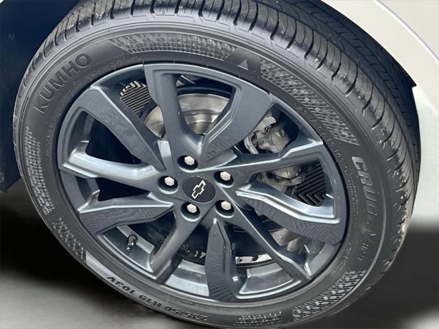 Photo of 2022 Iridescent Pearl Tricoat Chevrolet Equinox