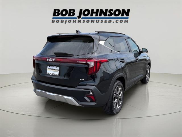 Photo of 2024 Fusion Black Kia Seltos