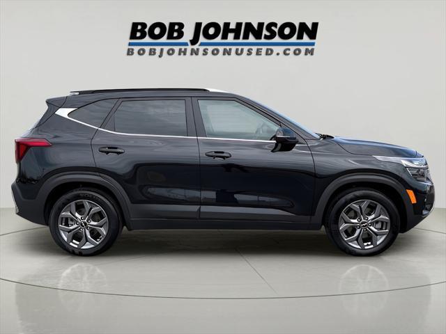 Photo of 2024 Fusion Black Kia Seltos