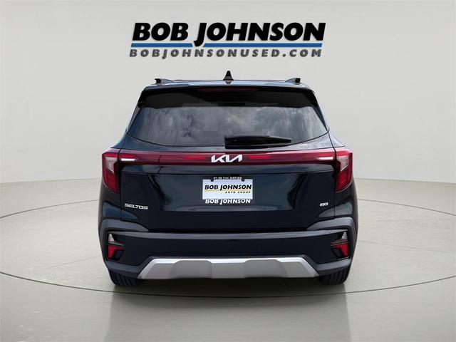Photo of 2024 Fusion Black Kia Seltos