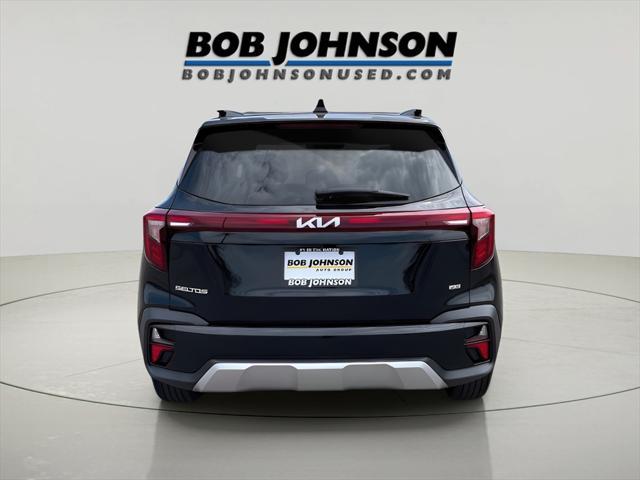 Photo of 2024 Fusion Black Kia Seltos